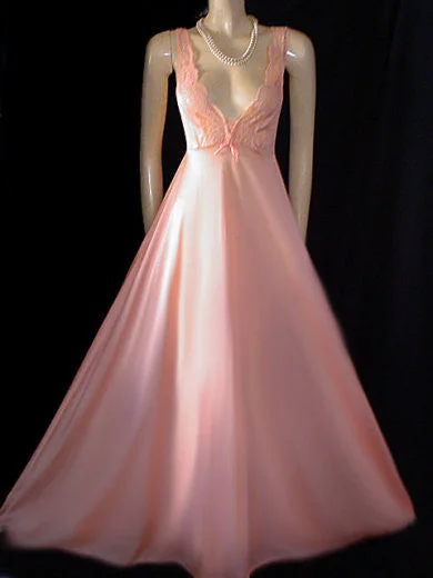 One-Day Only *VINTAGE OLGA RARE STYLE LACEY NIGHTGOWN IN RIO SAMBA