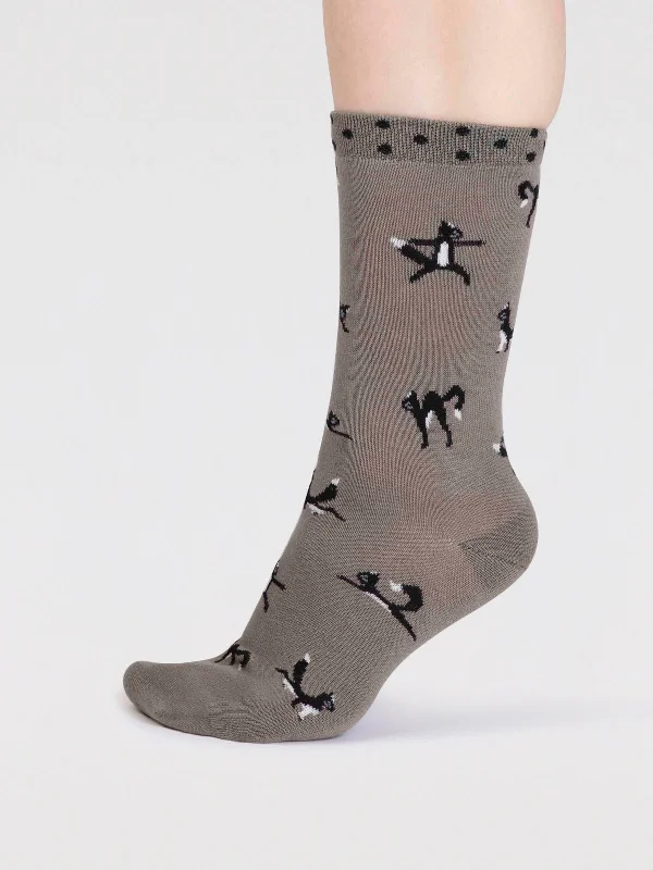 Sale Event Chai Bamboo Yoga Cats Socks - Pea Green