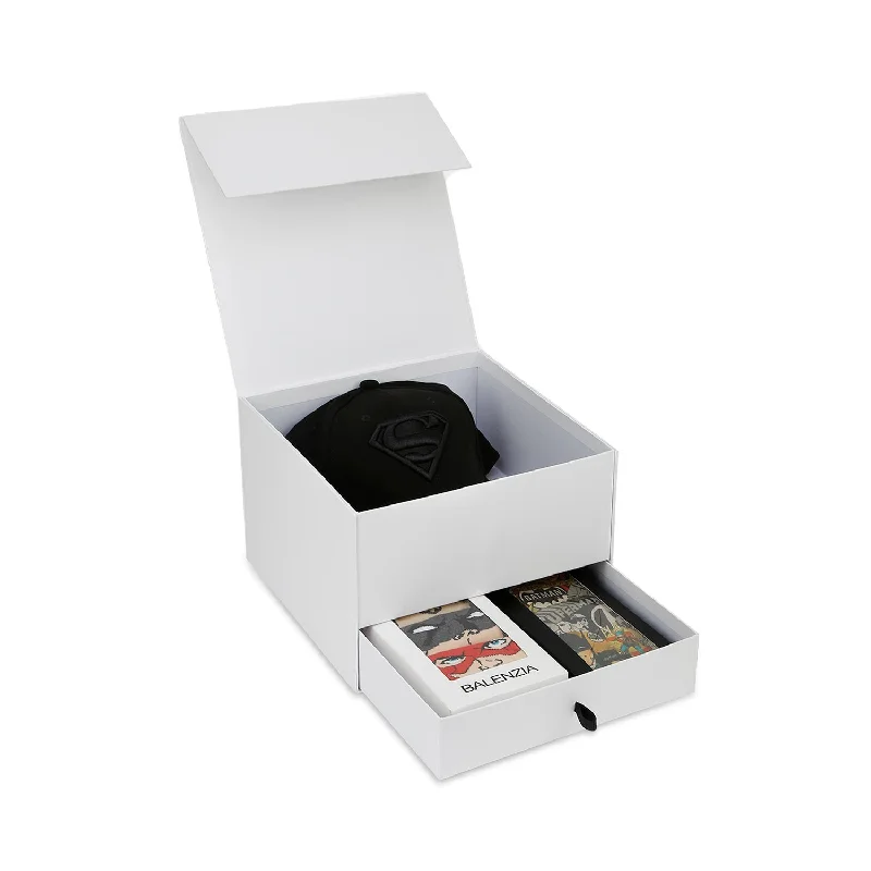 Can't Beat Men's Justice League | Superman Theme Gift Box | Socks, Boxer and Cap | Officially Licensed